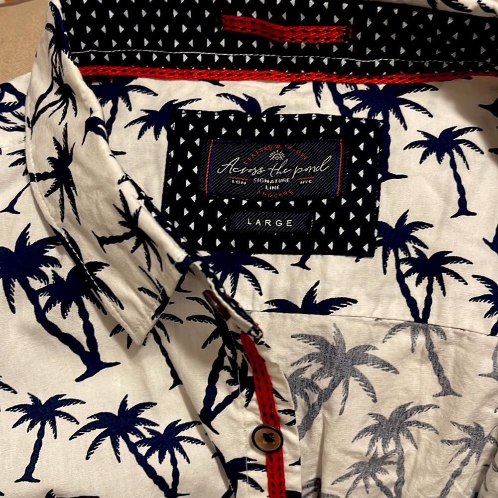 Across The Pond Men’s Large Collared Button Up Shirt with Palm Trees - Picture 6 of 6